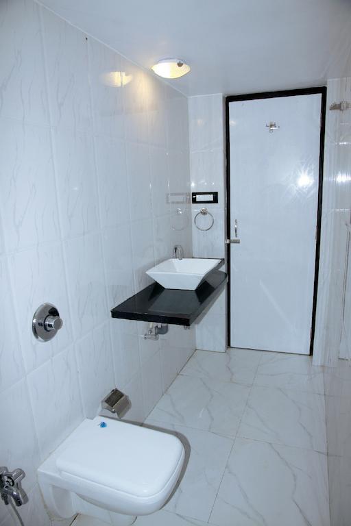 Wanderers Hostel Morjim Quarto foto